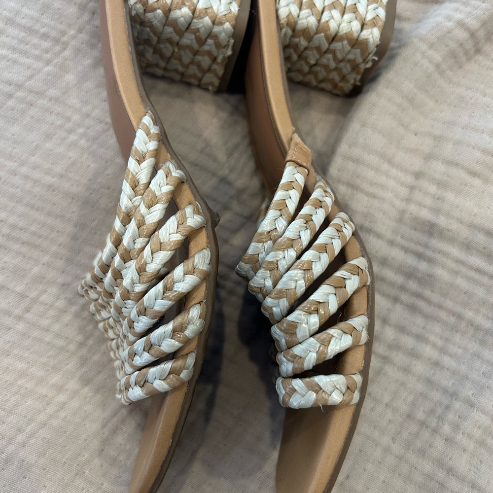 Universal Thread Woven Tan and Cream Mules. Size 7.5 - Picture 3 of 5